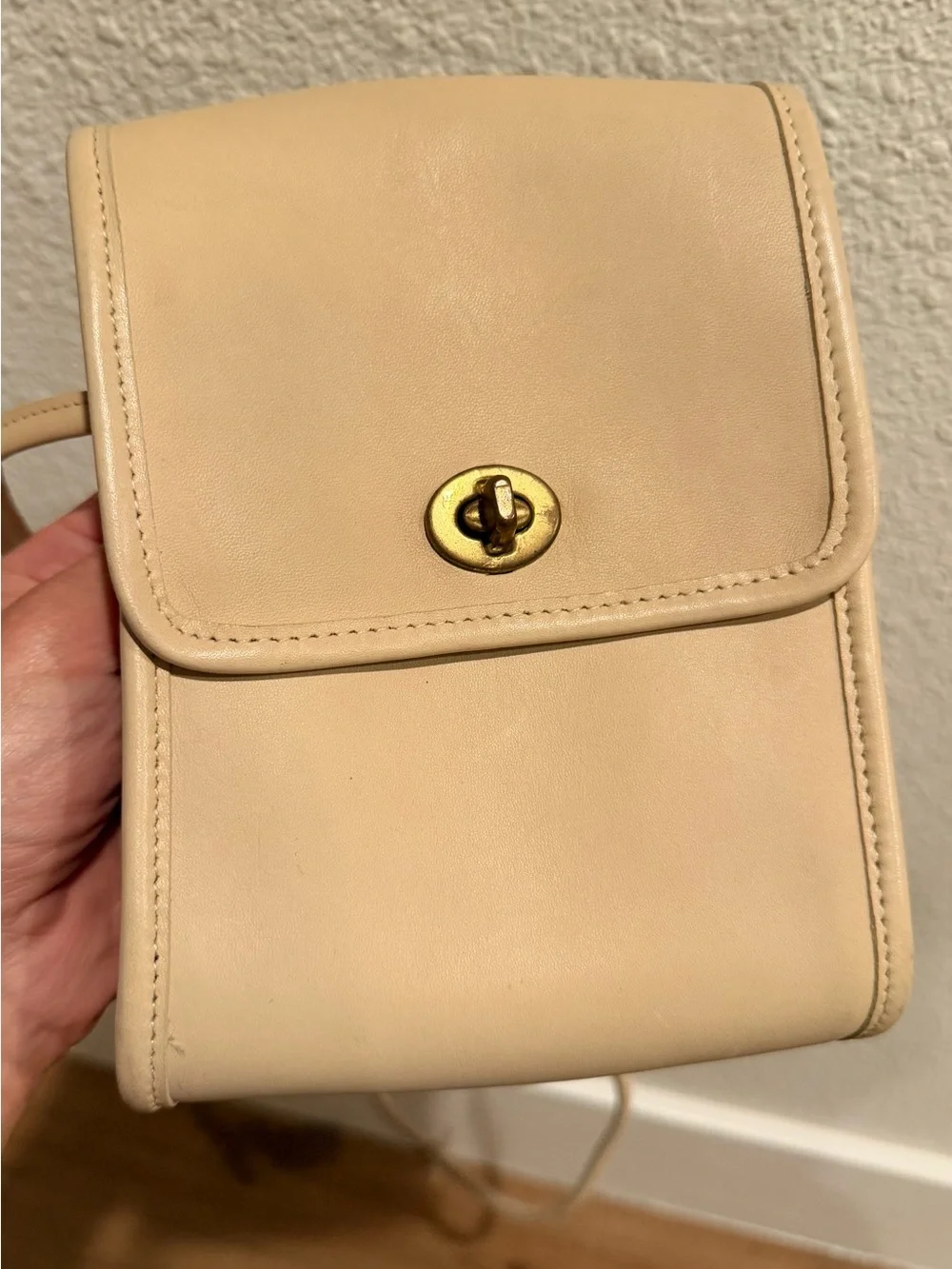 Vintage Coach Scooter Crossbody Bag Cream